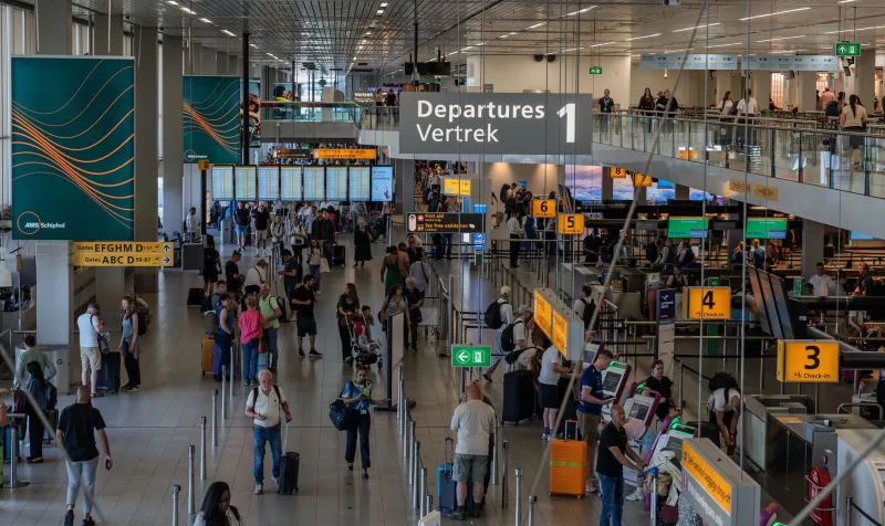 Overbooked and Paid: How Savvy Travelers Are Turning Full Flights Into a Side Hustle